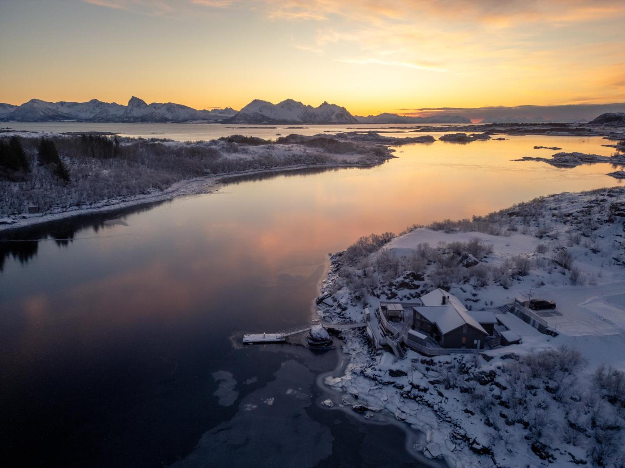 Vikran Seaside Lodge Straumsjoen Bagian luar foto